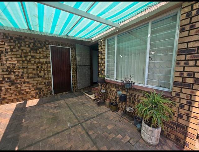 2 BEDROOM TOWNHOUSE FOR SALE IN GREENHILLS